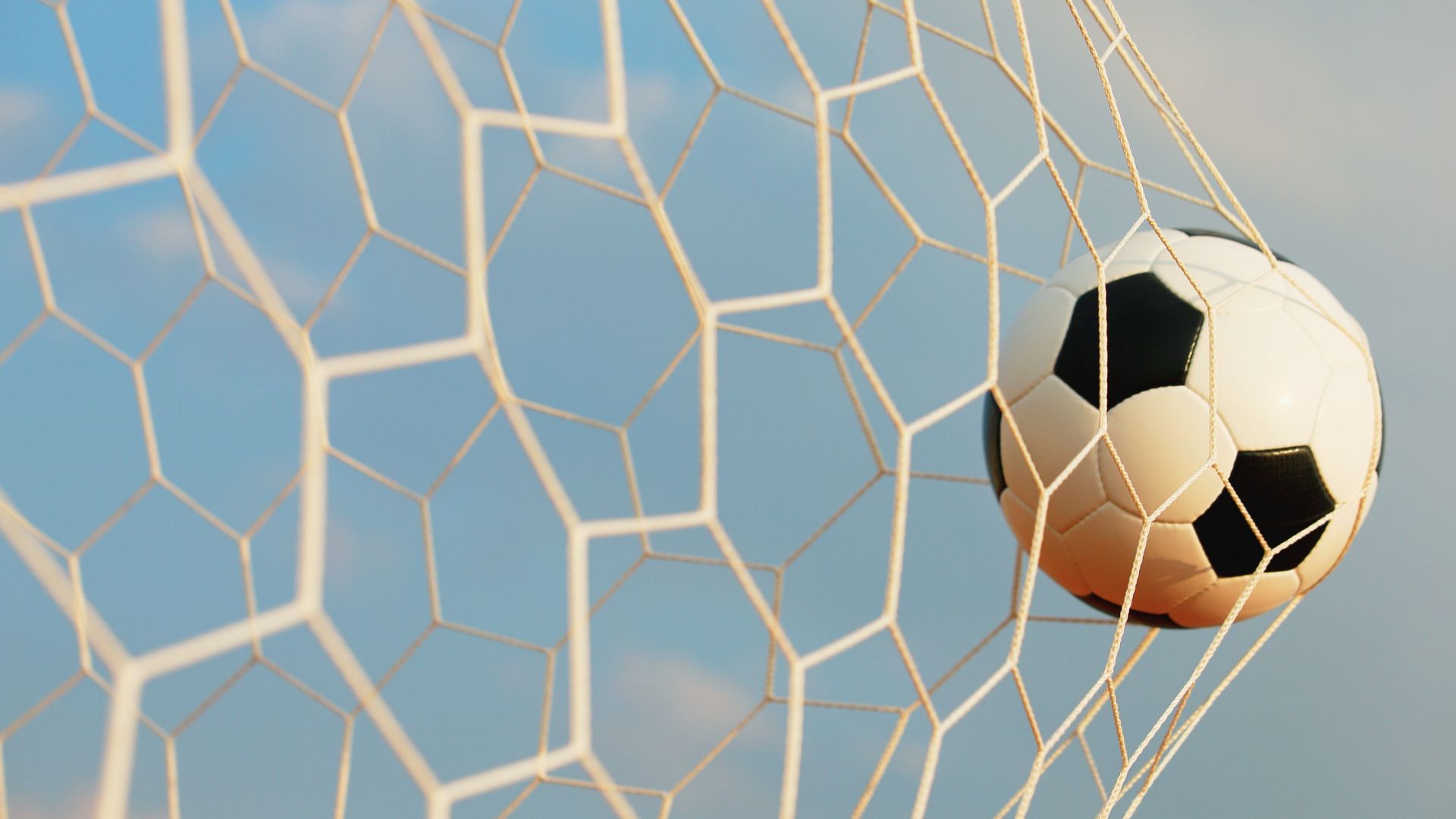 À travers le miroir du football italien: favoris, économie et mafia