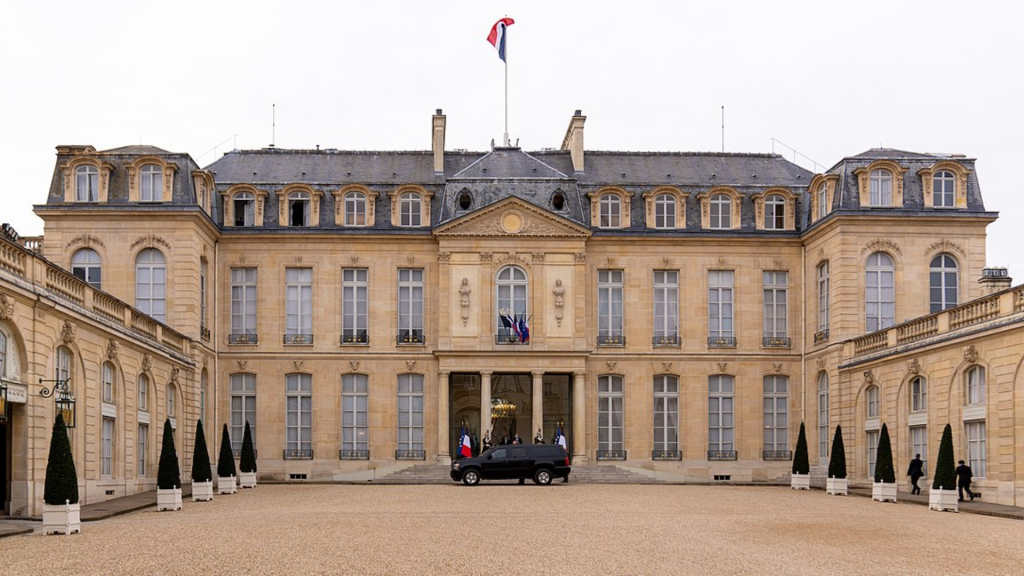 The Fifth Republic: Opportunité des limites, des litiges et des opportunités