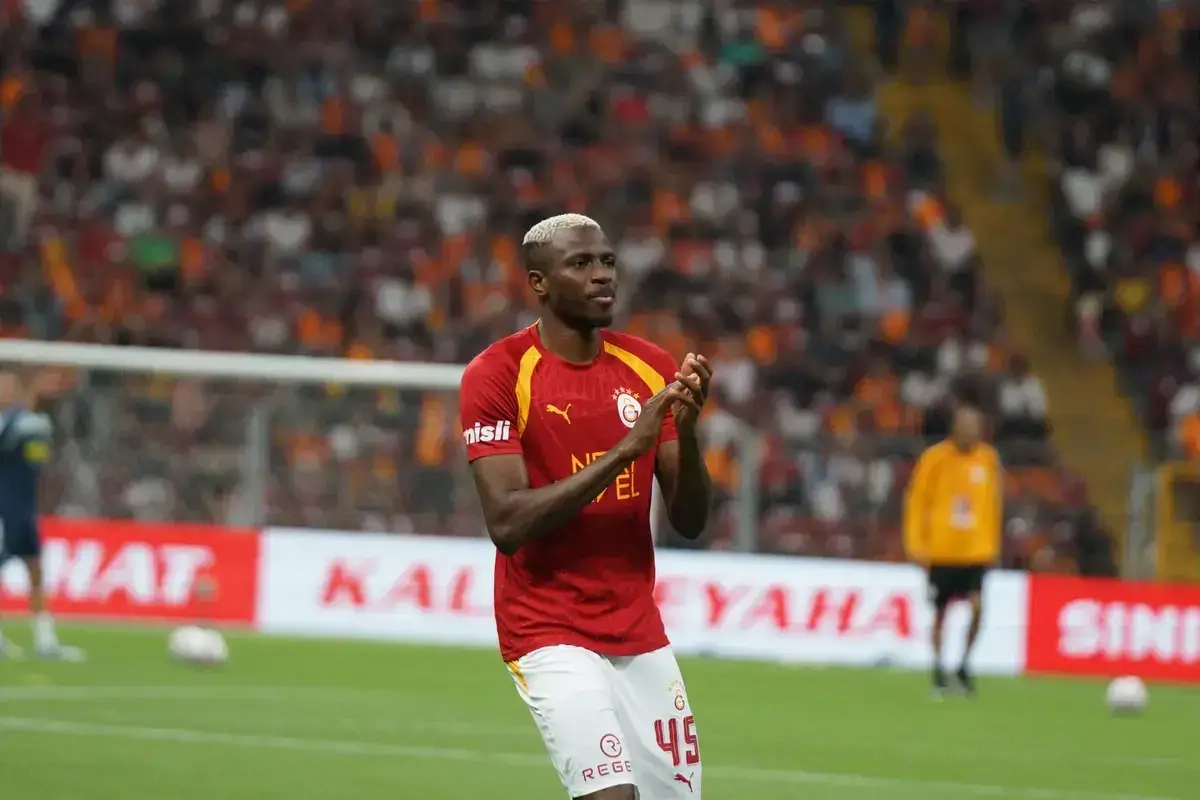 This Cant Be Real. A Big Fall From Vini Jr Overhyped Fans Sceptical As Arsenal Eye Move For 22 Goal Forward